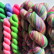 Load image into Gallery viewer, 'Belville' Self Striping Sock Set