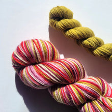 Load image into Gallery viewer, 'Berry Retro' Self Striping Sock Set
