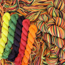Load image into Gallery viewer, 'Floral' Self Striping Sock Sets
